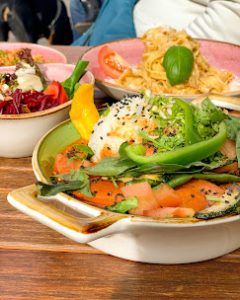 Frisch zubereitetes veganes Curry in einer Schale – Catering ServiceWerk Schmidt Ulm